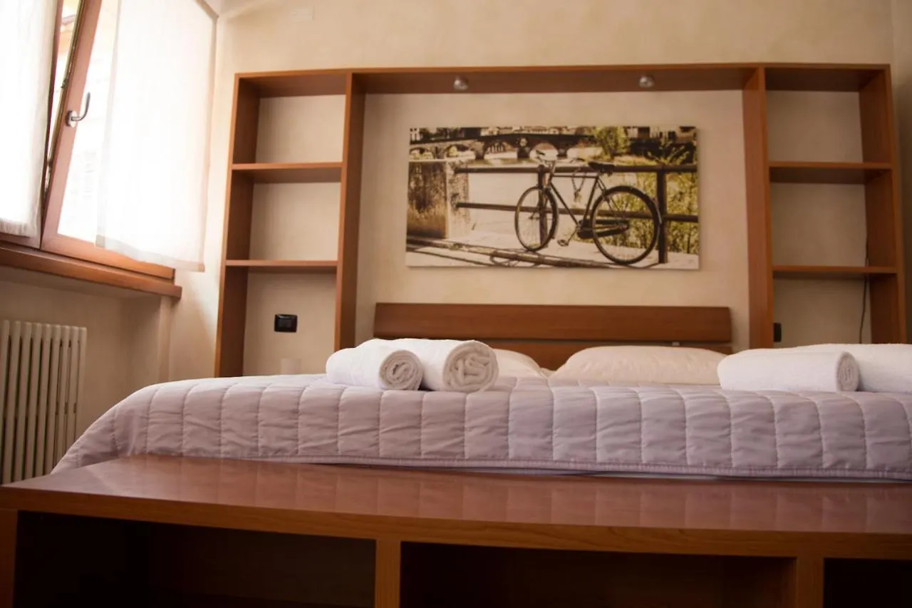 Gatto Romeo Apartments Verona Italy